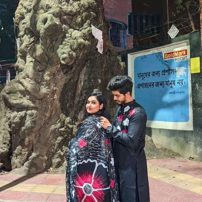 হ্যান্ডপেইন্টেড হাফসিল্ক শাড়ি এবং ধুপিয়ান কটন পাঞ্জাবি cd-31